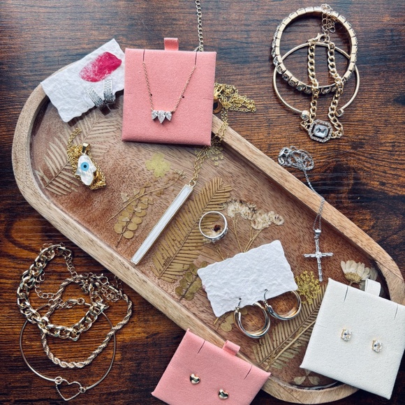 Blind Date With a Book Box 📚 - Picture 9 of 14